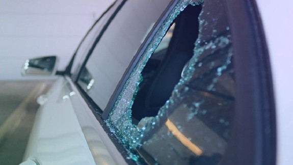 Polícia varuje: Nenechávajte v autách žiadne cennosti, nákup ani doklady!