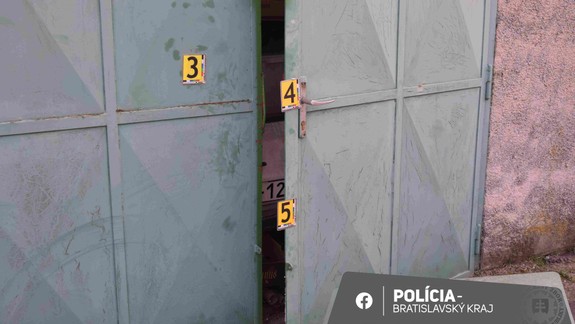 Prichytení zlodeji: Pokúsili sa ukradnúť nepojazdný Wartburg