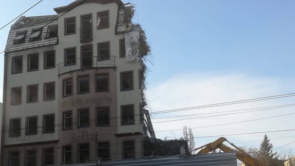 FOTO a VIDEO: Búranie na Námestí 1. mája pokračuje: Čo nahradí pôvodné budovy?