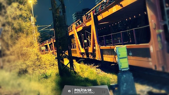 Tragédia na železnici: Muž vošiel do jazdnej dráhy nákladného vlaku