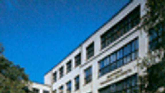 STU dá 6 miliónov eur na informatické centrum