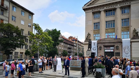 FOTO a VIDEO: Z priestranstva pred Slovenským národným múzeom sa stalo námestie Tomáša Garrigua Masaryka