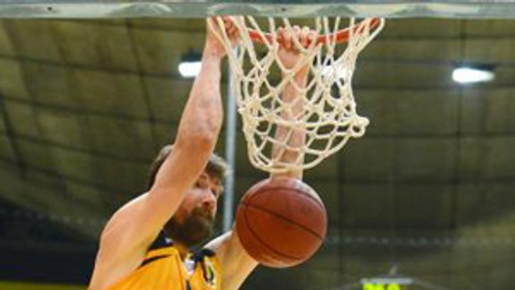 Basketbalisti Interu prehrali aj druhý finálový zápas