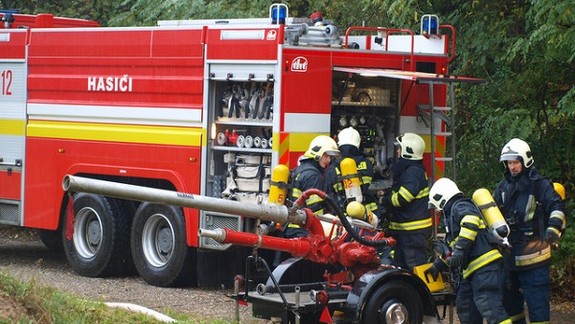 Vo Vrakuni zhoreli dnes nadránom tri osobné autá - niekto ich úmyselne podpálil!