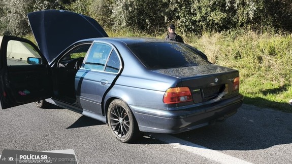 Policajti pomáhali českým kolegom zadržať unikajúce auto