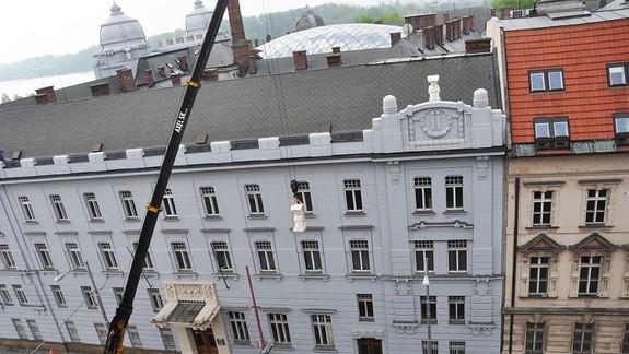 FOTO: Filozofická fakulta UK si dá k storočnici špeciálny darček - čo vzniká vo dvore za budovou?