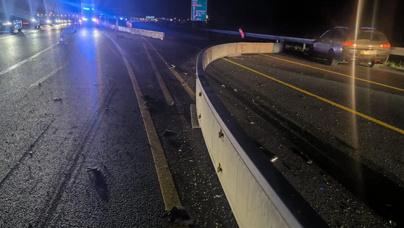 Nočná dopravná nehoda na D1 uzavrela diaľnicu v oboch smeroch