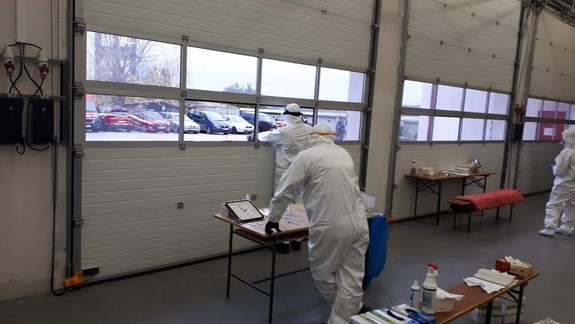 Vedeli ste? Odbery pri testovaní na COVID-19 vám nerobia hocijakí hasiči