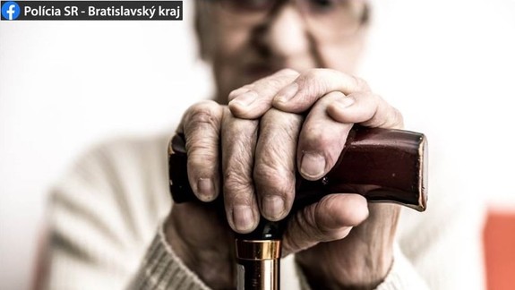 Brutálny útok na starenku: Páchatelia sa po ňom zabarikádovali pred políciou v byte!