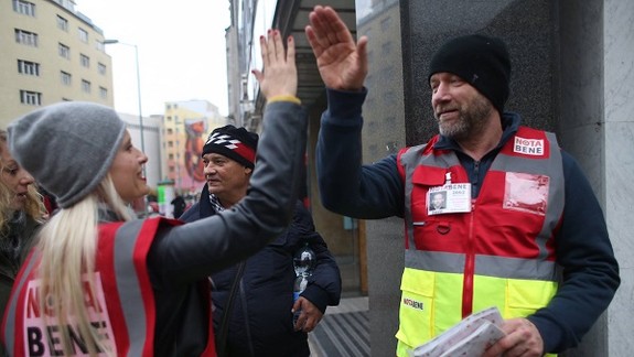 Vo výklade obchodného domu budú v nedeľu vystavení herci - o čo pôjde?