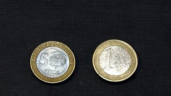 Dávajte si pozor –  v Bratislave sa objavili mince veľmi podobné eurám!