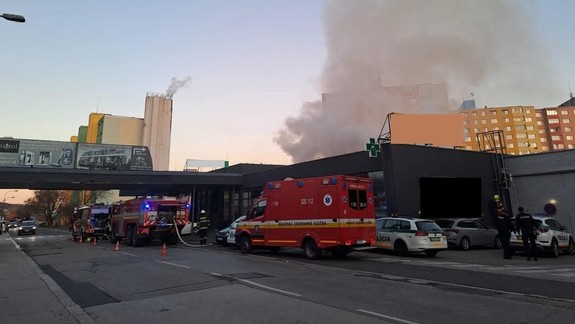 Šokujúce výsledky vyšetrovania: Požiar supermarketu v Rači s miliónovou škodou založil 7-ročný chlapec