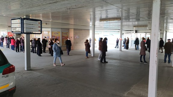 UNB rieši chaos okolo osôb čakajúcich na očkovanie proti COVID-19