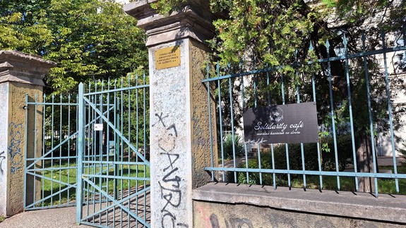 Vojdite do dvora za zelenou bránou: Aj takto vyzerá pomoc ľuďom bez domova