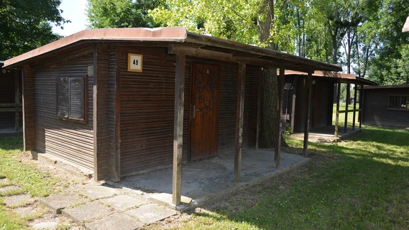 NÁVRAT PO ROKU Postele z čias socíka, opustený hotel na spadnutie. Zlepšilo sa niečo v chátrajúcom areáli Zlatých pieskov?