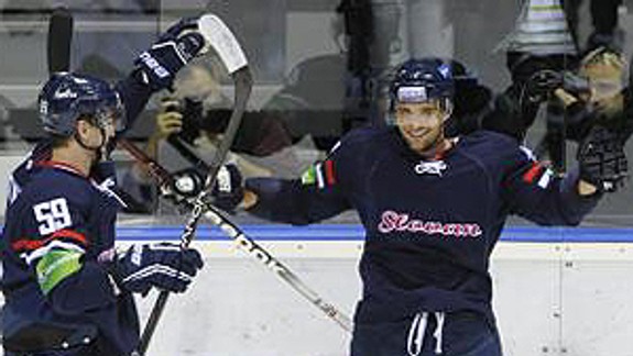 KHL: Hokejisti Slovana doma porazili aj Novosibirsk