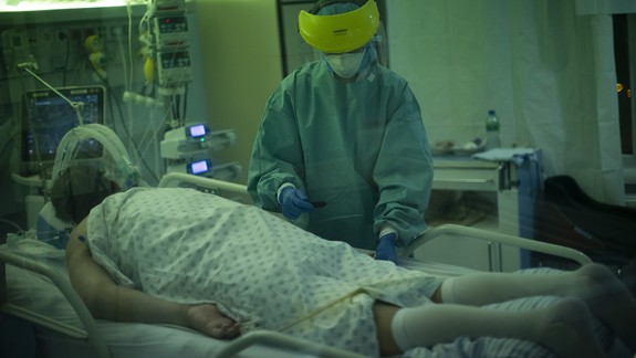 V októbri zomrelo na Slovensku 4601 ľudí, narástli úmrtia na ochorenie COVID-19