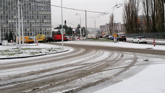 Neodhrnuté cesty a chodníky môžete nahlasovať na "horúcu" linku