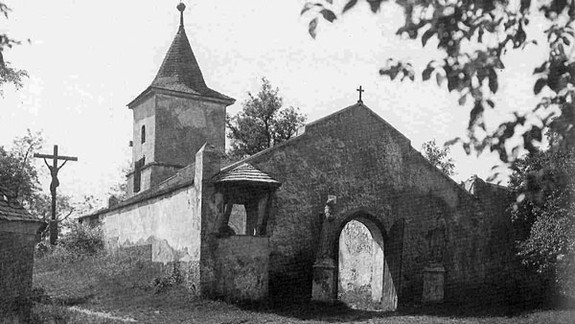 Na Kalvárii postavili kostol bez strechy