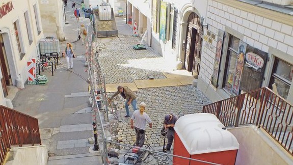 Grösslingová má nový priechod, na Baštovej a Klariskej opravujú dlažbu