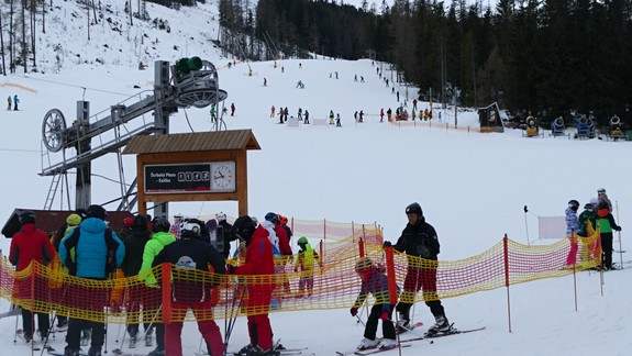 Ste na lyžovačke? Pitie alkoholu na svahu vás môže stáť tisíce eur