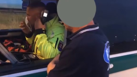 VIDEO: Vodič na hraničnom priechode nerešpektoval dopravné značenie a následne nafúkal