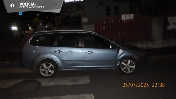 Videli ste túto nehodu? Auto sa zrazilo s motorkou, polícia hľadá svedkov