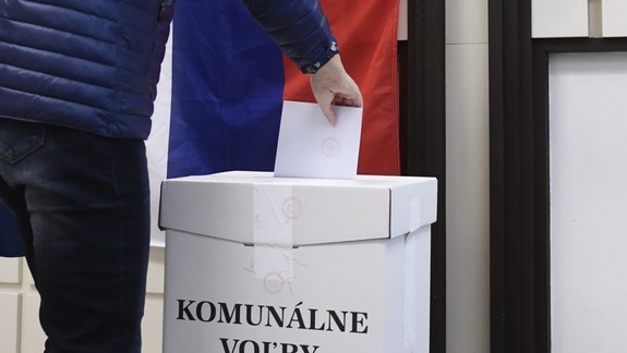 Komunálne voľby sú tu, zatiaľ prebiehajú pokojne