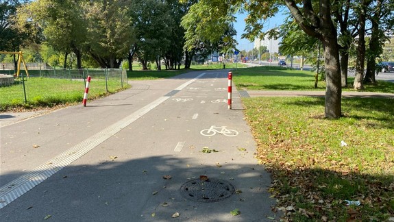 Stĺpik uprostred cyklotrasy: Cyklista ho potme nezbadal a tvrdo na to doplatil