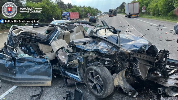 Neuveriteľné: Z tohto auta vystúpil vodič po nehode bez škrabancov