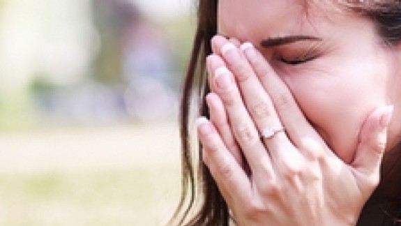 Pozor na to! V ovzduší dominuje najsilnejší alergén - peľ inváznej ambrózie