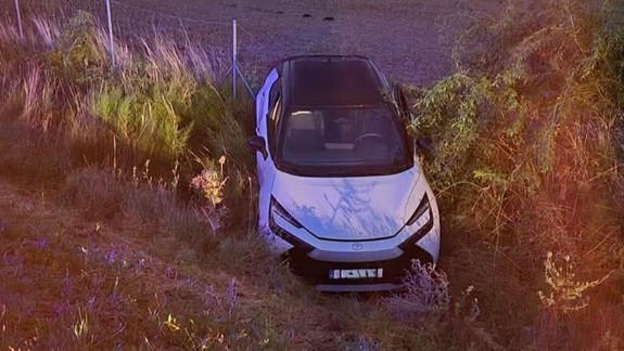 Na diaľnici D2 sa skoro ráno zrazil kamión s osobným autom