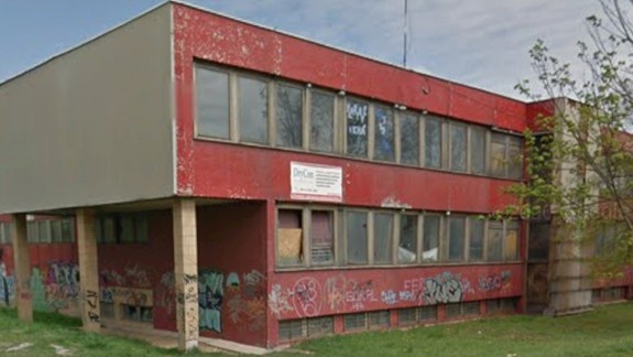 Na Saratovskej horela opustená budova pošty