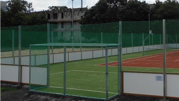 Multifunkčné ihrisko je už aj na Dudovej