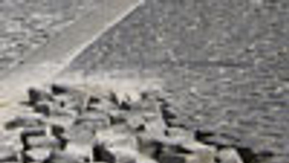 Dlhodobo zničenú dlažbu sľúbili opraviť