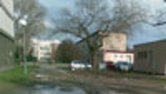 Z chodníka sa stala vlastne cesta pre autá