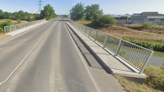 Začali sa práce na oprave mosta na ceste medzi Sencom a Hrubým Šúrom