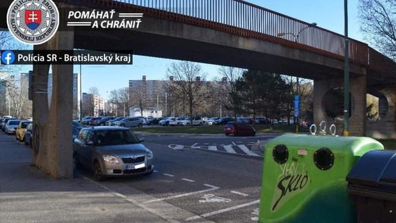 Nevideli ste túto nehodu? Cyklistka sa zrazila s chodcom