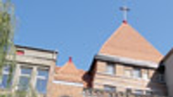 Na kaplnke domova diakonís je nový kríž