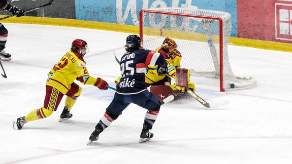 Hokej: Slovan vyhral v Trenčíne 8:5
