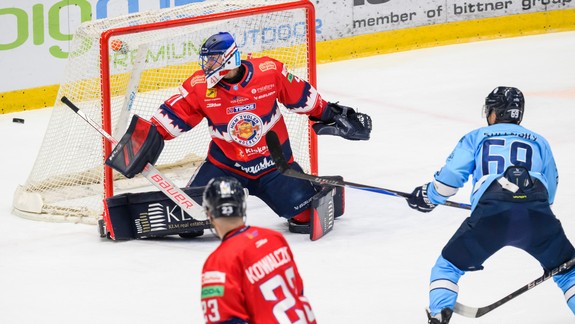 VIDEO: Slovan zdolal HKM Zvolen 4:3 po predĺžení, nálada na štadióne bola fantastická