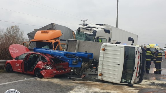 Diaľnicu D2 z Maďarska do Bratislavy museli pre vážnu nehodu uzavrieť!