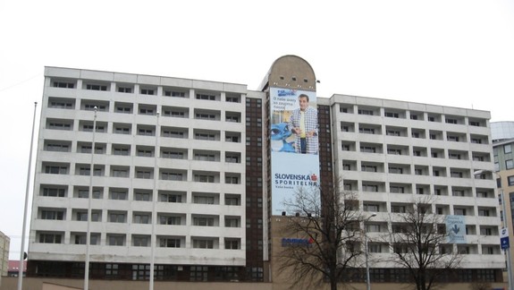 Žena lákala do bytu mužov na sex a potom ich spolu s komplicom olúpili o peniaze