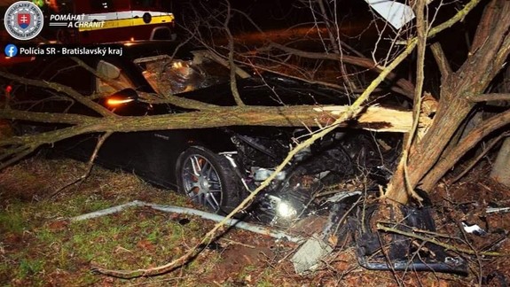 Policajná naháňačka: Vodič Mercedesu veľmi dobre vedel, prečo sa rozhodol ujsť