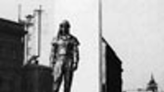 Štefánikov pomník v Bratislave menili politici