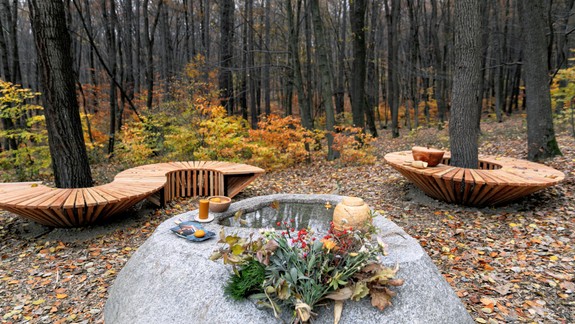 ROZHOVOR Posledná rozlúčka v kaviarni či tabuľka na strome namiesto náhrobku? Dnes je to možné