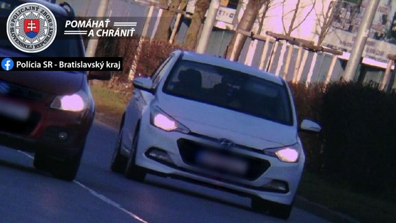 Polícia zastavila vodiča, ktorý šiel cez Račiansku 111-kilometrovou rýchlosťou, ale na pokutu nemal...