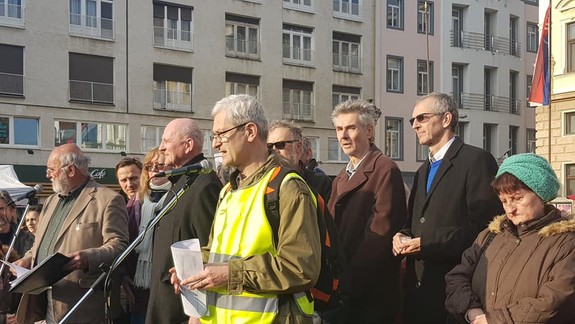 FOTO: Takto vyzerala rekonštrukcia Sviečkovej manifestácie po 30 rokoch