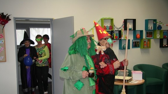 FOTO: Račianski dôchodcovia v dennom stacionári mali karneval  