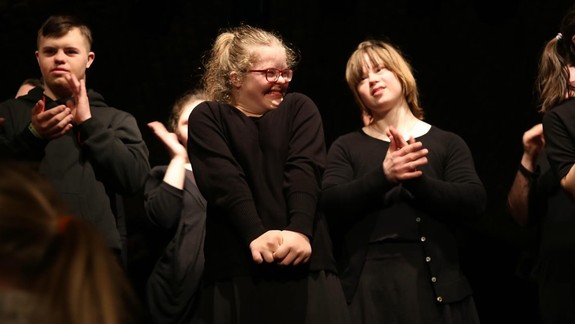 Divadlo Dúhadlo, v ktorom hrajú herci s Downovým syndrómom, upozorní inscenáciou na témy hrdinstva a osudu